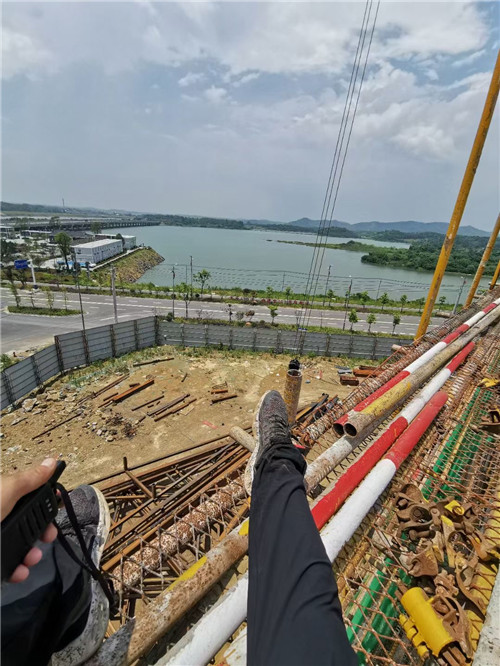 辛集市作业中发生设备损坏或人员意外，责任怎么划分？