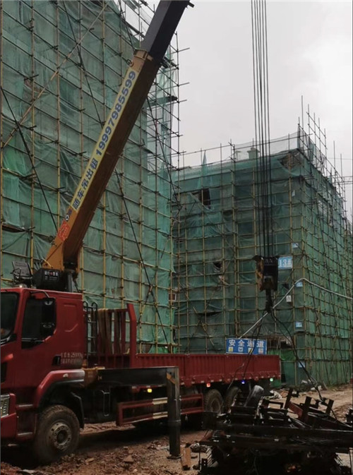 辛集市“慢工细活”—— 吊车的 “微动控制” 技术