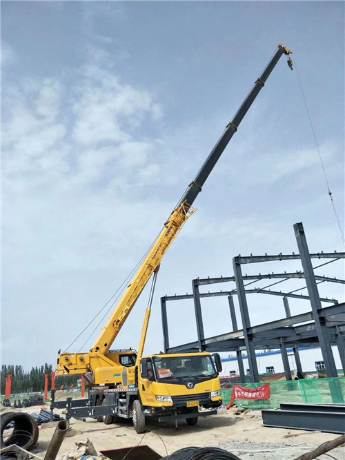 辛集市超高层建筑钢结构吊装案例
